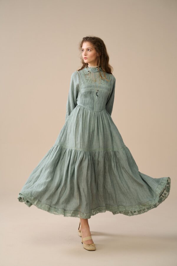 Vintage Linen dress with lace