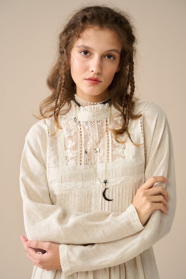 Vintage Linen dress with lace - Image 5