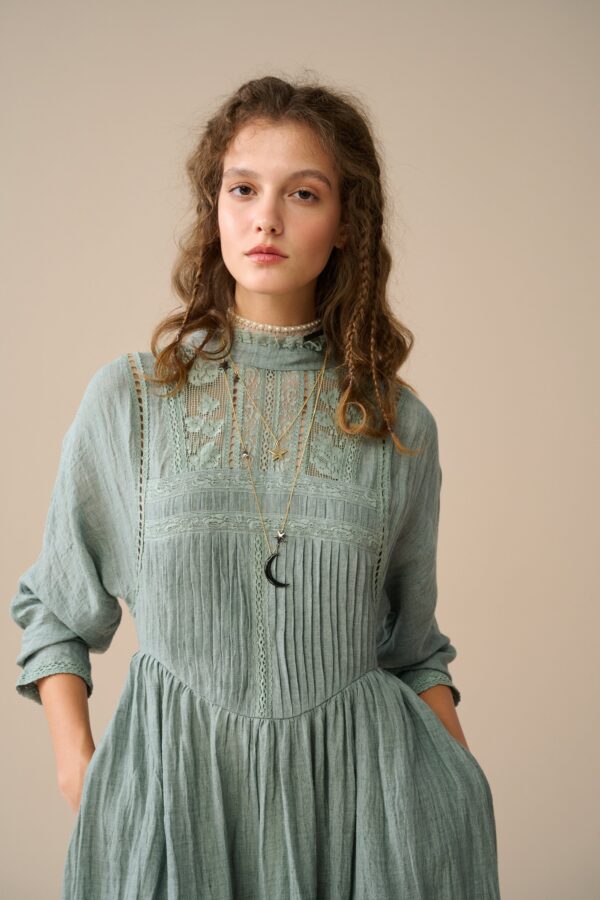 Vintage Linen dress with lace - Image 5