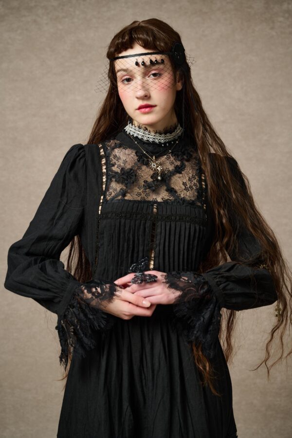 Vintage Linen dress with lace - Image 2