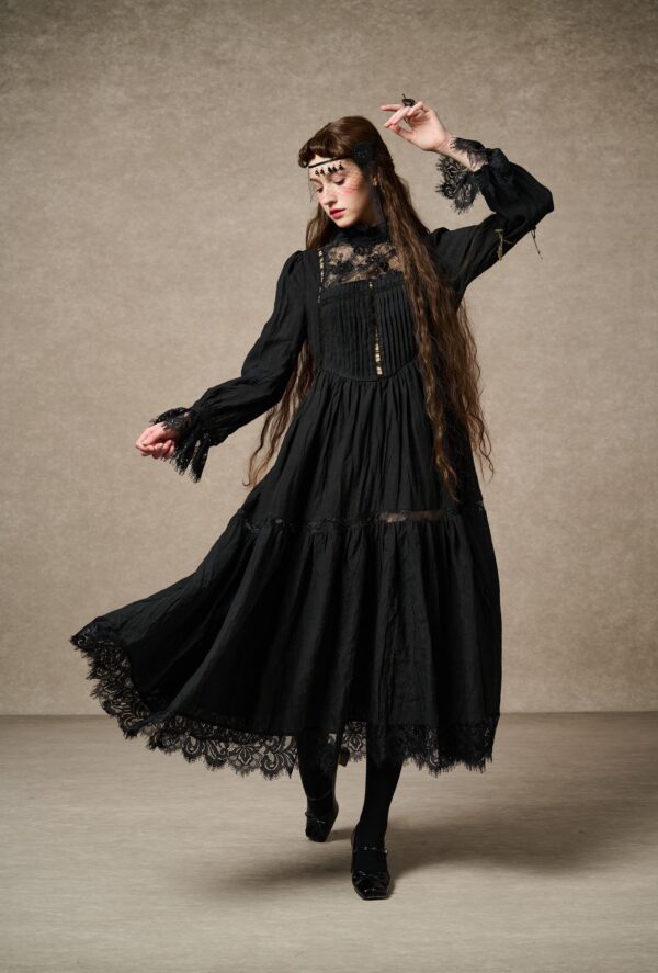 Vintage Linen dress with lace - Image 3