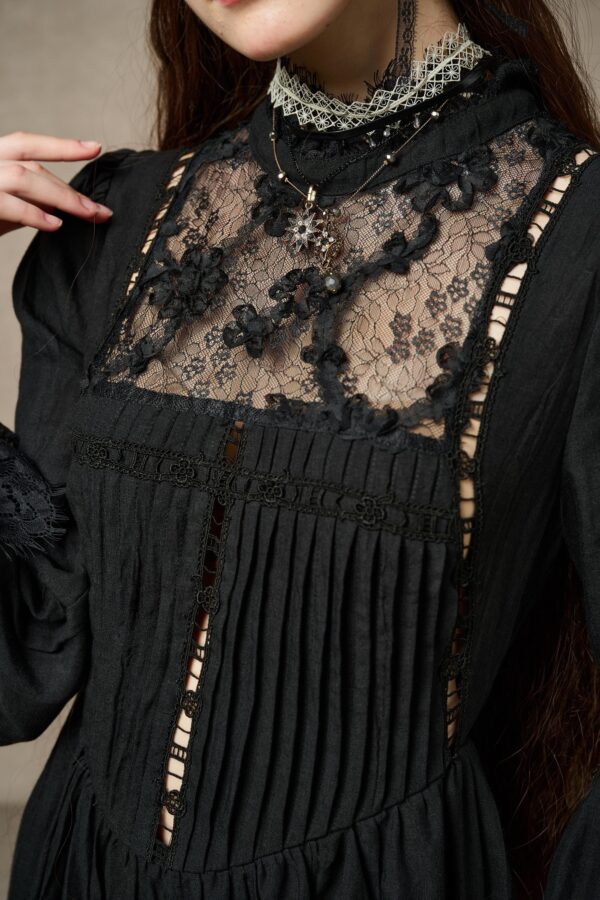 Vintage Linen dress with lace - Image 7