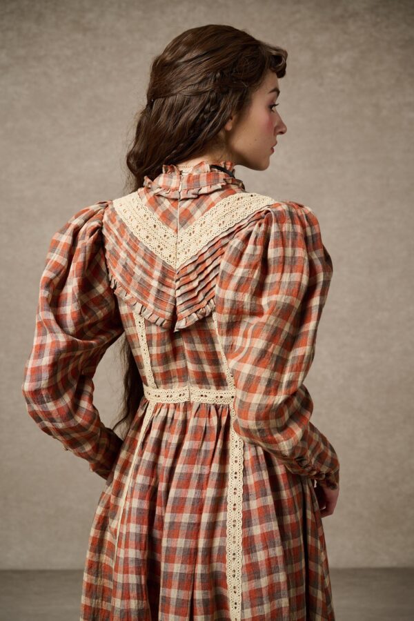 Ruffled linen dress - Image 9