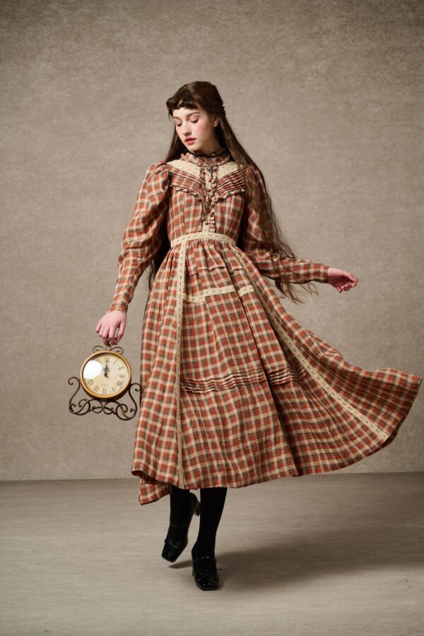 Ruffled linen dress - Image 8