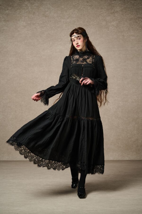 Vintage Linen dress with lace - Image 4